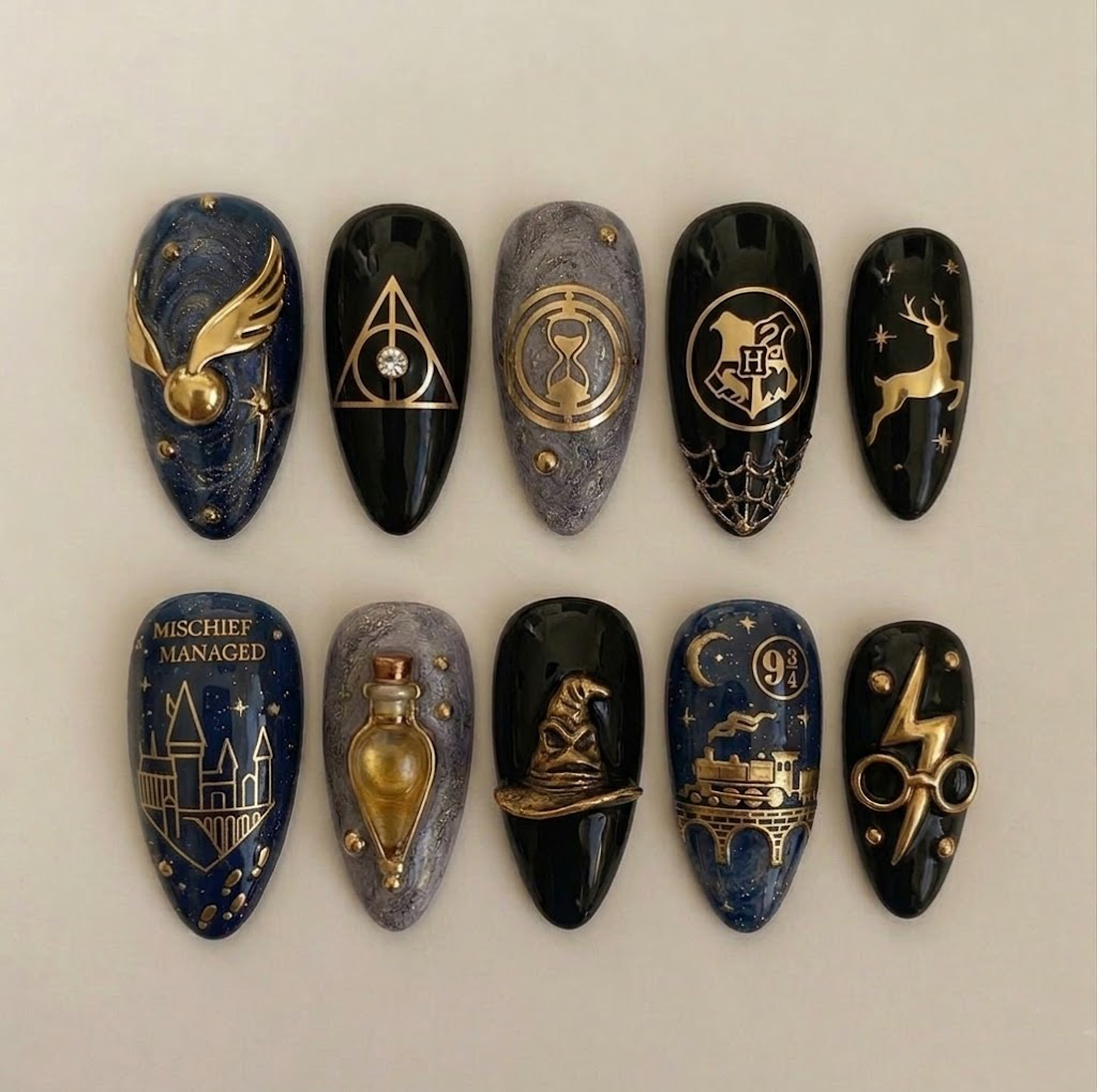 Midnight Spells and Golden Relics Nail Set