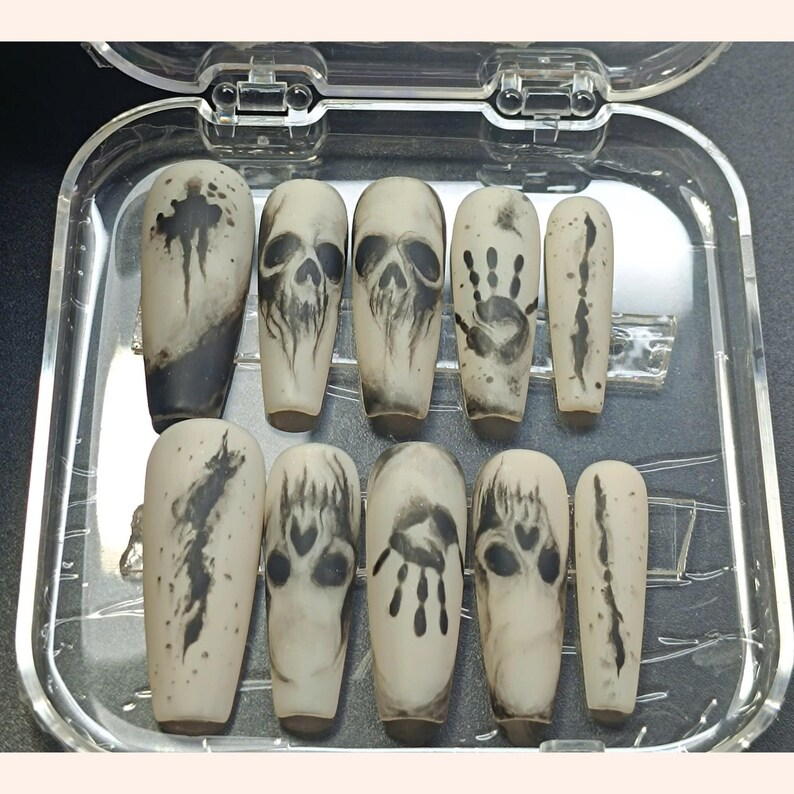 Haunted Ghost Skull Nails